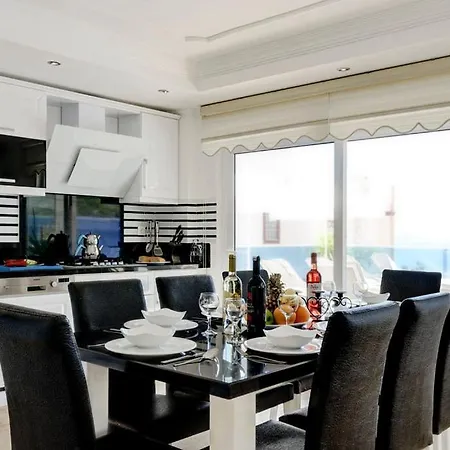 Sleeps 8 Pool Air Con Wifi * Kalkan