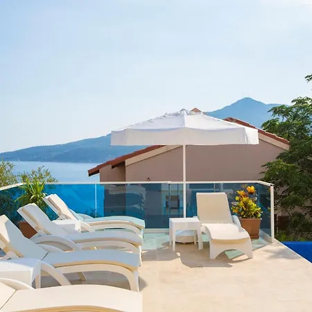 Villa Sleeps 8 Pool Air Con Wifi *
