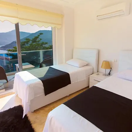 Villa Sleeps 8 Pool Air Con Wifi *